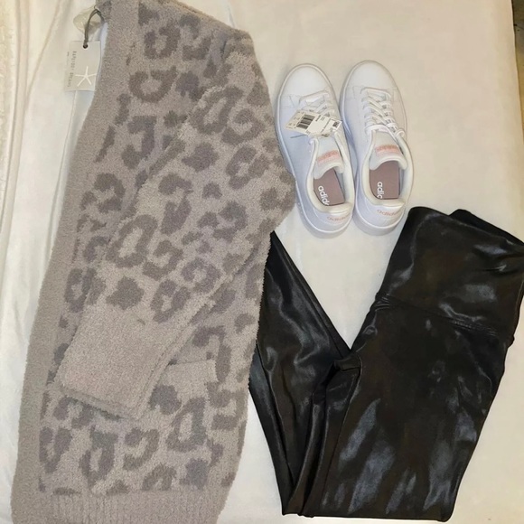 🎉HP🎉New Barefoot Dreams Leopard Cozy Chic
Cardigan Linen/Warm Grey XL🤍 - Picture 3 of 10
